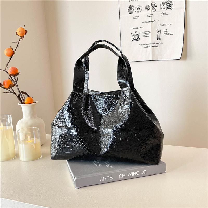 Trendy Bags Large Capacity Tote Bag for Women Fashionable Purse and Handbags Versatile Women Shoulder Bags