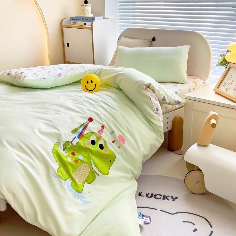 

LISM Kids Soybean Fiber & Feather Velvet Nap Quilt Set