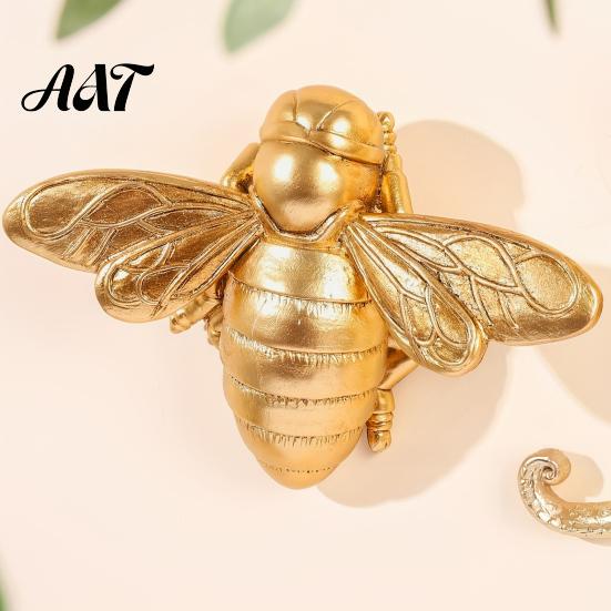 Modern French Style Wall Decor Vintage Gilded Bee Resin Figurine, Lifelike 3D Insect Sculpture with Built-In Gold Art Hook, Light Luxury Tabletop