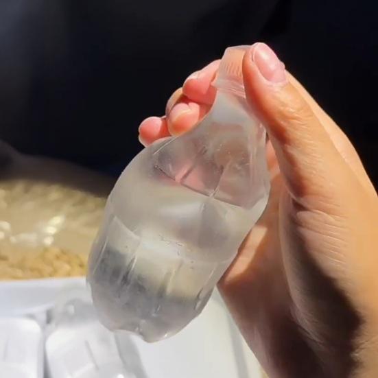 DYS Simulierte Wasserflasche Quetschspielzeug, TPR Dehnbares Stressabbau Fidget, Mini-Dekompressionsspielzeug gegen Angst, Tragbares Schreibtisch-Sensorik-Werkzeug