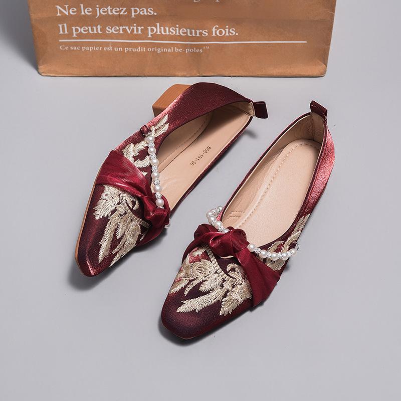 

Wedding shoes style new Chinese square head thick heel retro single shoes 2025 new cheongsam shoes embroidered beanie ladyshoes women 40 красный