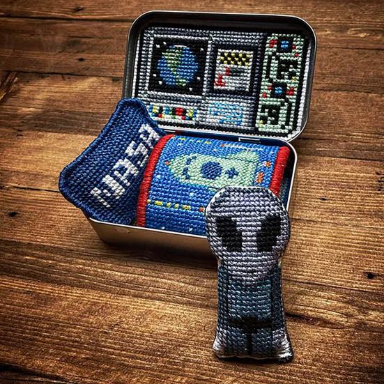 Tin Box Embroidery Kit Horror Themed Cross Stitch Kit Vintage Sewing Kit Halloween Embroidery Craft Set Gift for Embroidery Enthusiast