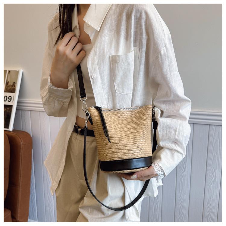 Grass Woven Hollow Shoulder Bag Women's 2025 New Trendy Casual Versatile Student Bucket Messenger Bag