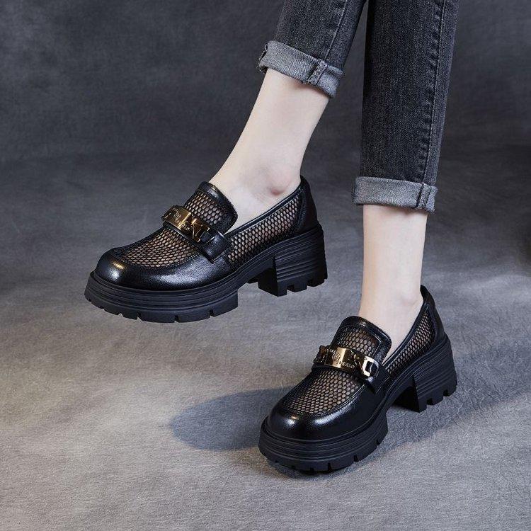 

Женские лоферы-слипоны на толстой подошве из сетки 2025: Британский летний стиль, ажурный дизайн, маленькие кожаные туфли. 36 чёрный