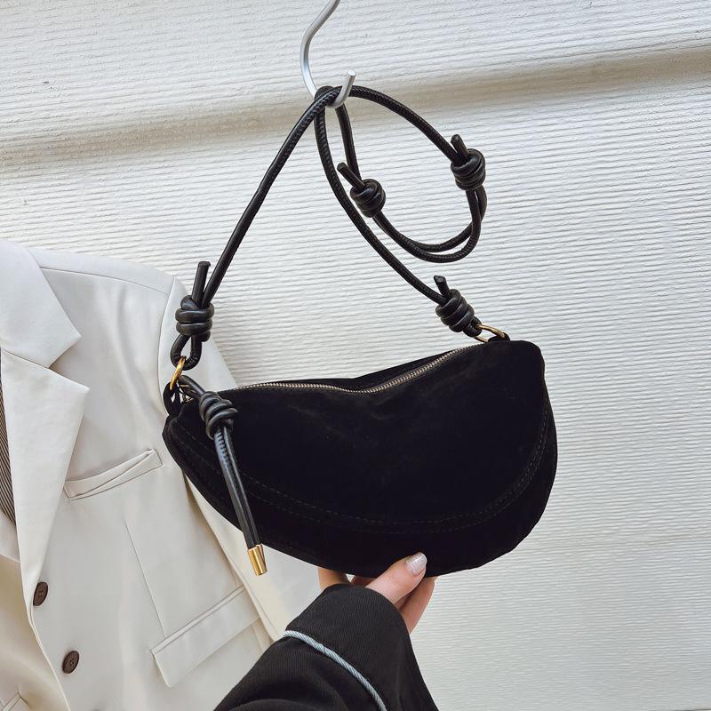 

Осень супер огонь нишевая замшевая сумка женская 2025 новая сумка-мессенджер на одно плечо под мышкой сумка-пельмень чёрный