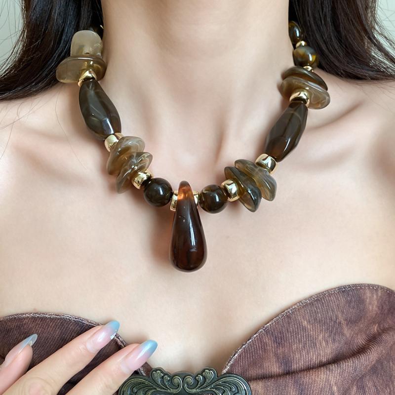 Vintage Maillard Acrylic Large Irregular Beads Choker Necklace For Women Geometric Round Beaded Necklace Autumn Winter Jewelry