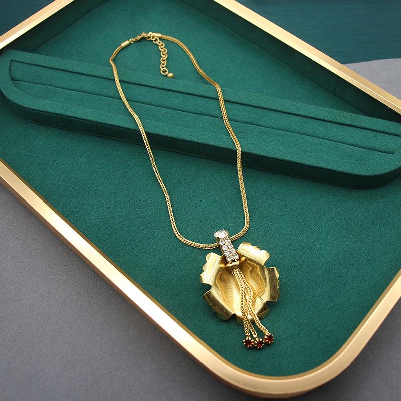 

Французские средневековые серьги-вьюнки Дизайн Высококлассные серьги Женский простой кулон-подвеска с медным покрытием из настоящего золота