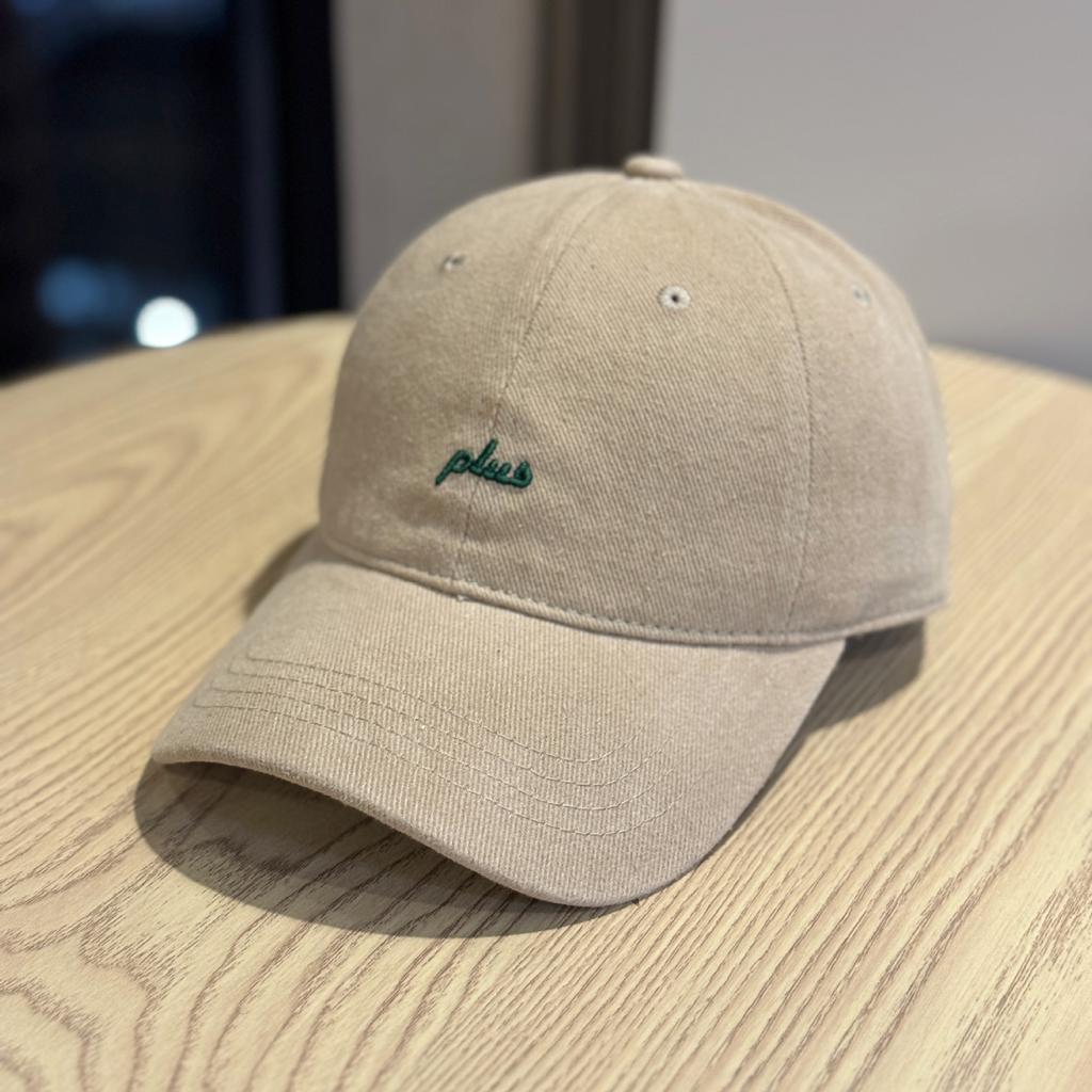 Bestickte Mütze mit weichem Oberteil, schlank machende Baseballkappe für Damen, Herbst und Winter, warm gebürstet, altersreduzierende Schirmmütze