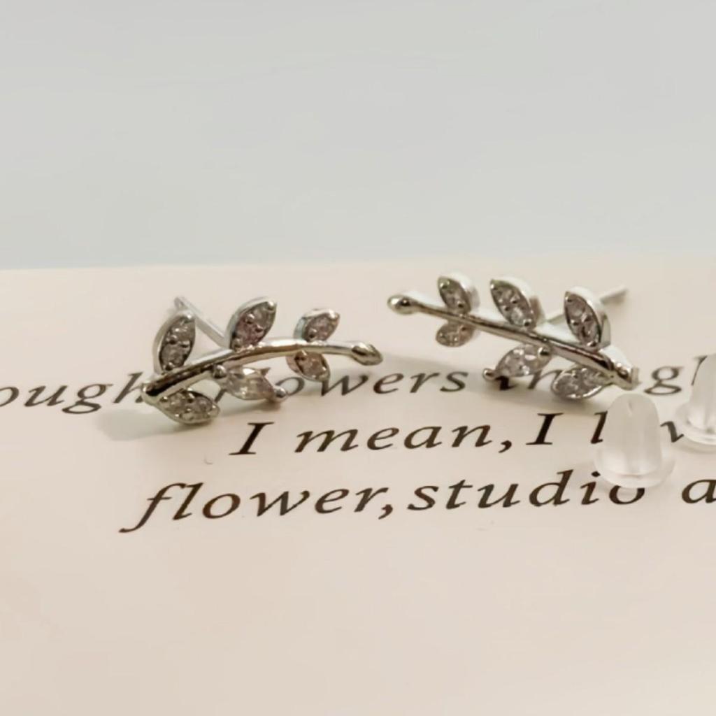 2024 Trendy High-End Leaf Stud Earrings for Women - Elegant Light Luxury Design