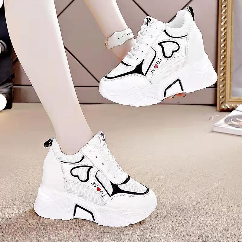 22 nuove scarpe sportive casual traspiranti con superficie in rete per aumentare l'altezza interna, suola spessa estiva, scarpe da papà, tendenza primavera