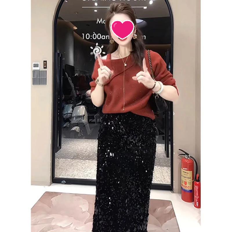 

Hong Kong Slimming Two-Piece Set: Chic Off-Shoulder Knit Top & Sequin Skirt for Spring/Autumn 2026. XL (115-125 lbs)