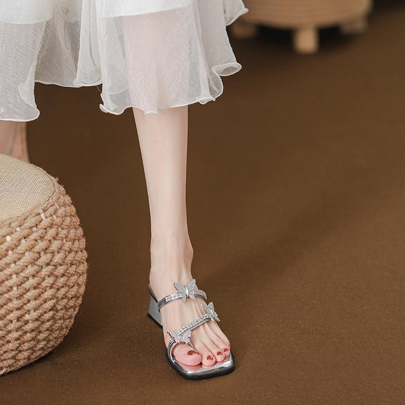 2025 Neu Quadratischer Kopf Kreuz Silber Strass mit Hohem Dickem Absatz Coole Pantoffeln Kinder Premium Sommer