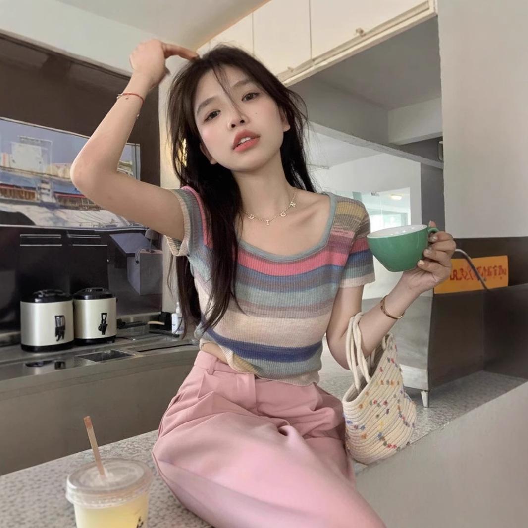 

Trendy Square Neck Color Block Rainbow Stripe Slimming T-Shirt One Size [Fits up to 125 jin]