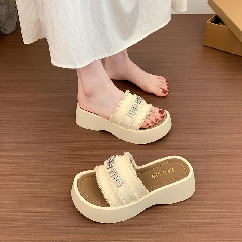 French Small Fragrant Slippers Women's Summer Wear 2025 Spring and Summer New Fashion One-word Thick-bottomed Beach Cool Slippers