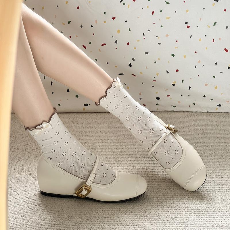 

Туфли Мэри Джейн ретро бургундского цвета на скрытой платформе, женские, новинка 2025 года, с ремешком на одной пряжке, на плоской подошве, с мелким вырезом, одинарные туфли, вечерние туфли 39