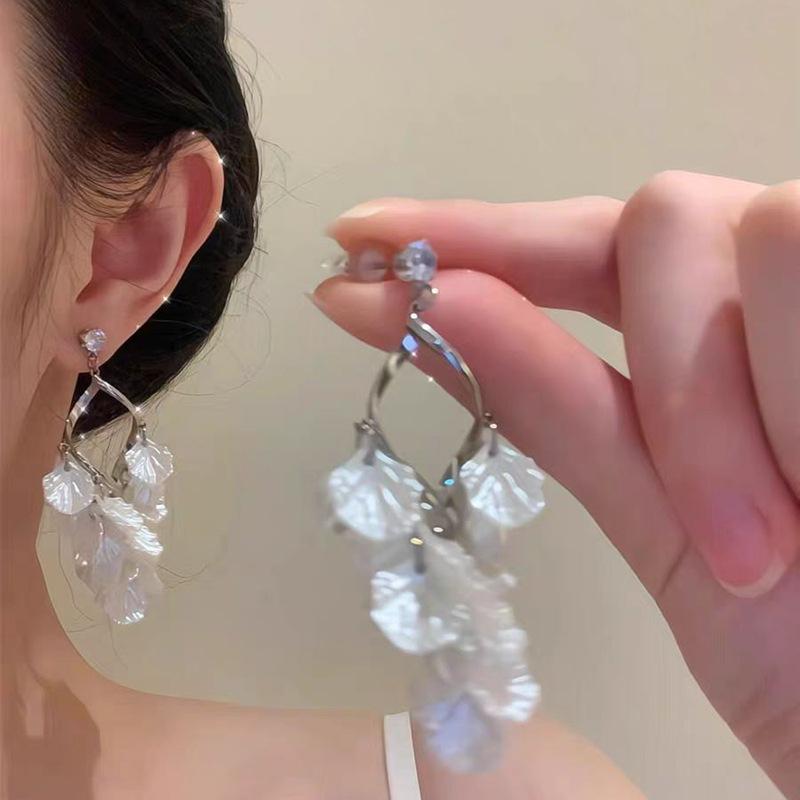 

New super fairy design sense light luxury vacation style earrings female shell flower high sense long fringed earrings earrings 925 silver needle
