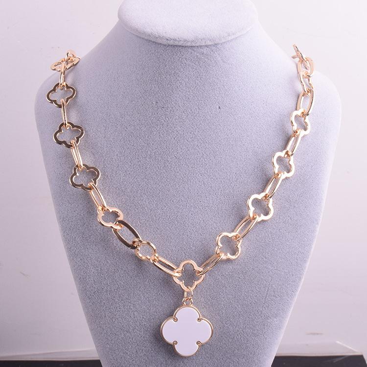 

Это стильное женское ожерелье можно носить как аксессуар в виде штурвала, универсальную ключичную цепочку, винтажное ожерелье или аксессуар-цепочку для свитера.