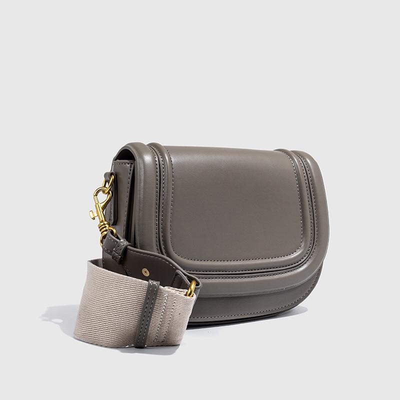 2026 New Style Spanish Women's Saddle Bag: Magnetic Flap, Stitch Detail, Versatile Single Shoulder or Crossbody