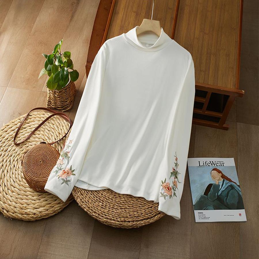 Autumn Winter Retro Velvet Bohemian Embroidery Base Layer Long Sleeve Top for Women