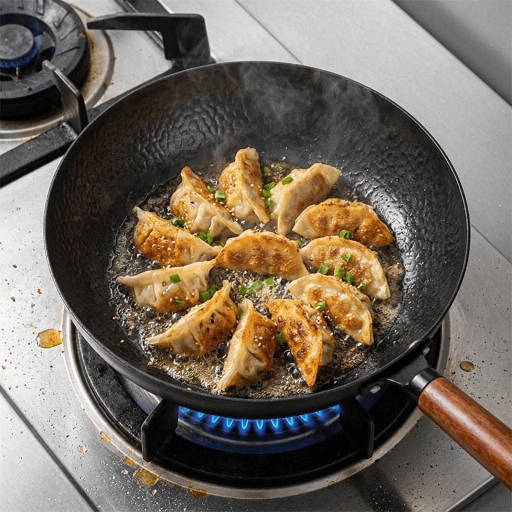Wooden Handle Hammered Iron Wok Uncoated Cooking Pot Durable Hammered Frying Pan Breakfast