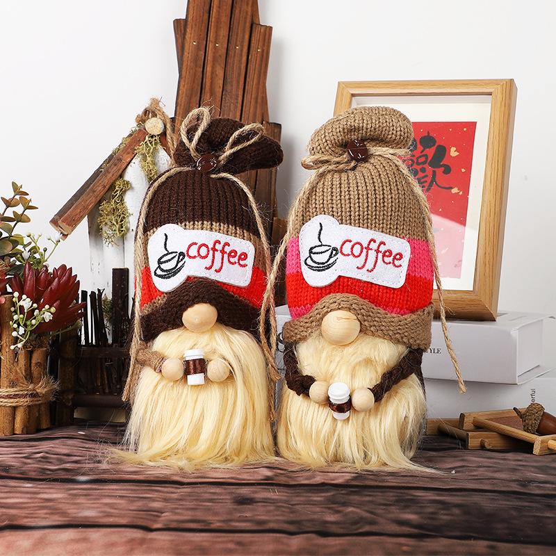 Rudolph Gnome Christmas Decoration: Knitted Faceless Doll with Hat