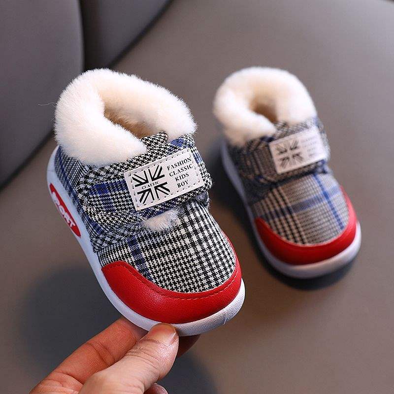Winter Baby Weichsohle Rutschfest Kleinkindschuhe 0-1-2 Jahre alte Babyschuhe Samt Jungen und Mädchen Baumwollschuhe Schneestiefel