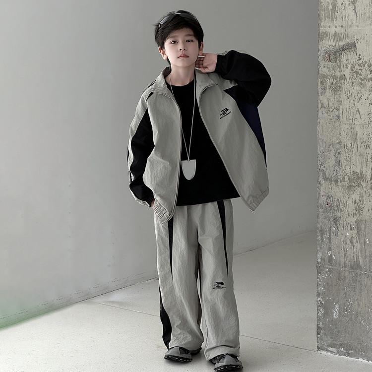 

Autumn 2025 Boys Korean Patchwork Embroidery Two-Piece Outdoor Set 150 cm светло-серый