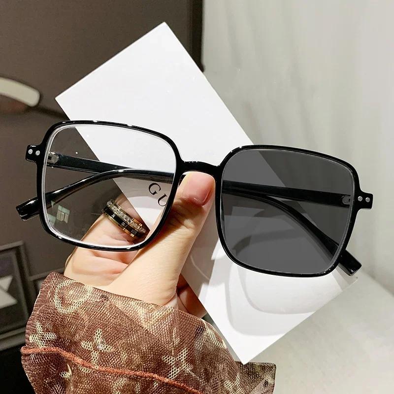 Luxury Oversized FrameDesign Blue Light Blocking Photochromic Glasses Womens Fashion Nearsighted Glasses Classic Transparent Eyewear