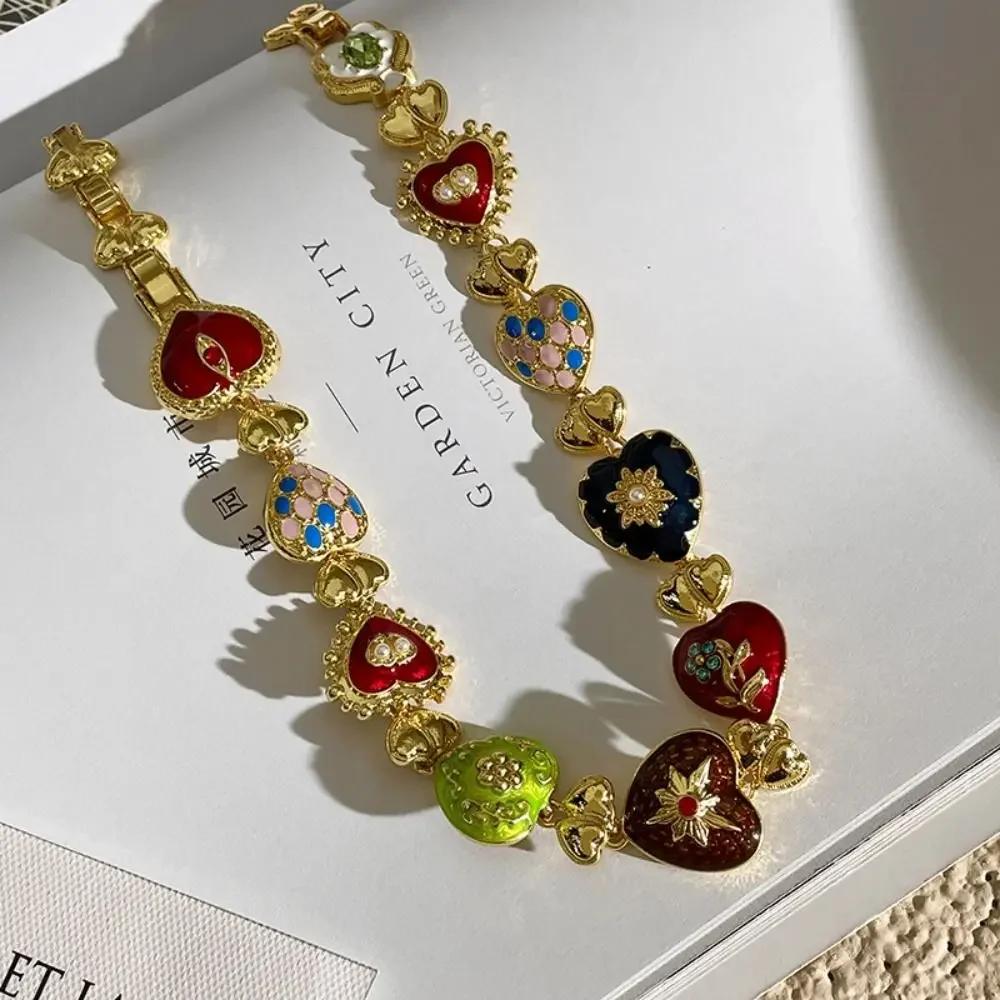 Retro Colorful Artistic Carved Jewelry Colorful Relief Medieval Flower Heart Necklace Palace Style Carving