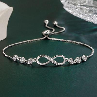 Elegante Braccialetto Infinito d'Amore in Argento con Accenti di Diamante - Gioiello da Polso da Donna Regolabile ed Elegante