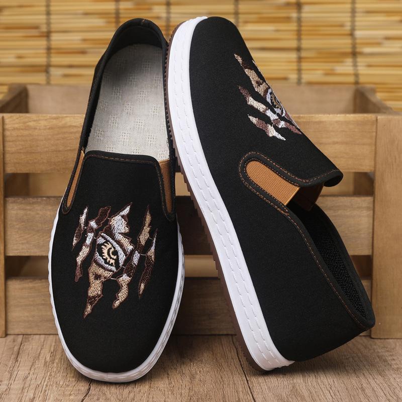 Móda 2025 Nový etnický styl vyšívané látkové boty Starý Peking, prodyšné pánské plátěné boty na léto na jedno nazutí