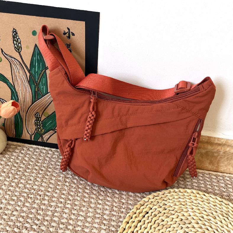 Dámská univerzální lehká crossbody taška 'knedlík' - Velkokapacitní ležérní taška přes rameno