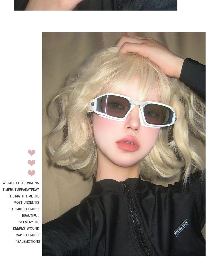 Kurze weiße gelockte Lolita-Perücke für Damen – Modische, jugendliche und süße Simulationshaarabdeckung