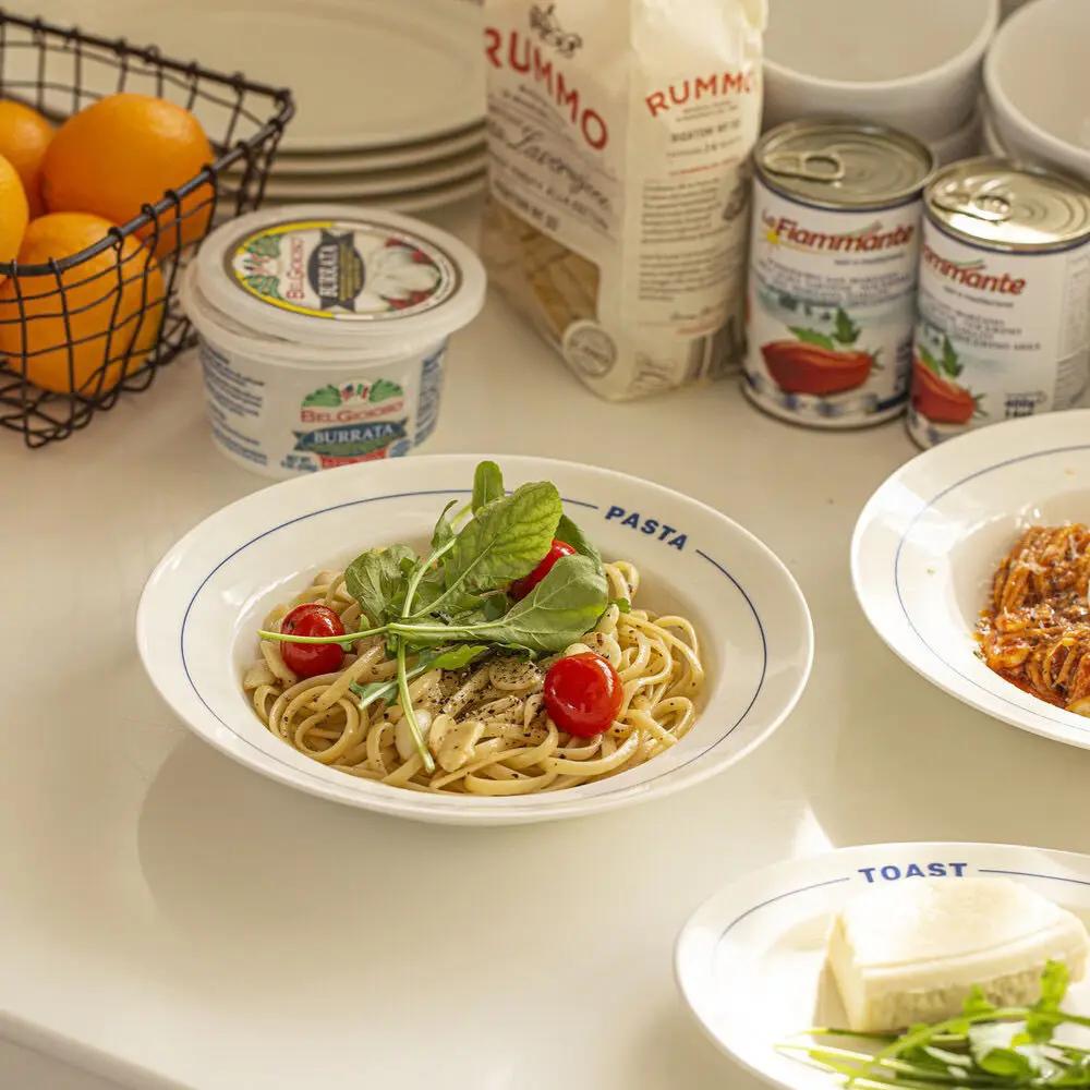 

Корейский стиль Ретро буквы Простая синяя керамическая тарелка Посуда Паста Жареный рис Овальная глубокая тарелка Завтрак Десерт Тарелка для закусок