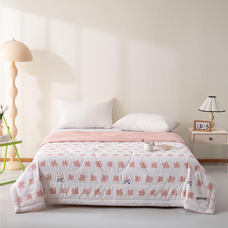 Paul David Jacquard All-Season Quilt