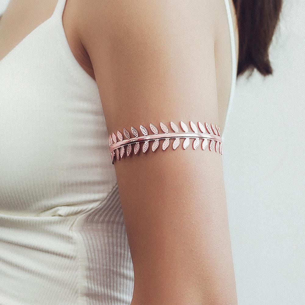 Vintage Metal Leaf Sawtooth Bracelet: European & American Fashion