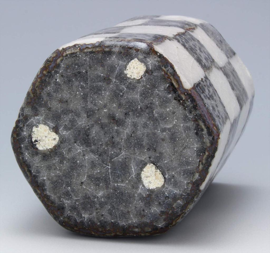 Mino-Keramik "Miura Shigehisa" sechseckige Teetasse, groß, ca. 7,5 cm Durchmesser, graues Shino-Karomuster, hergestellt in Japan, 060-0010