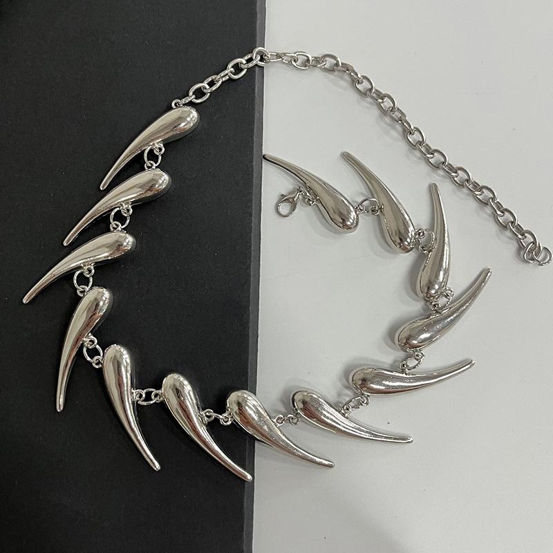 Punk Metal Thorn Rivet Choker Necklace For Men Woman Gothic Hip Hop Double Layer Clavicle Chain Necklace Y2K Jewelry Accessories