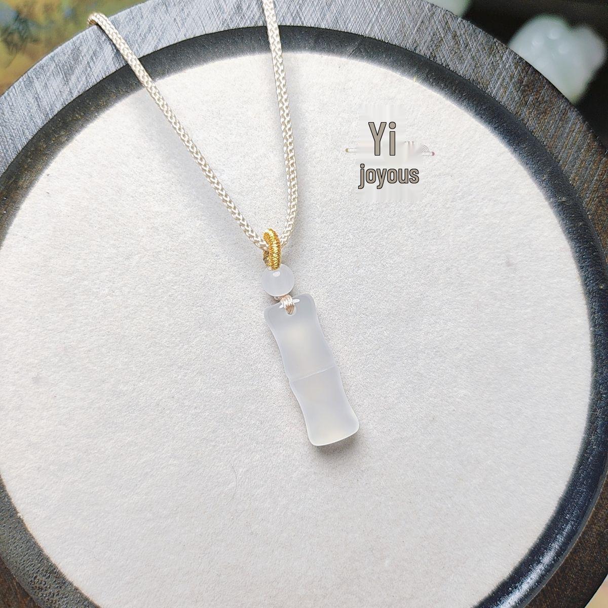 

Натуральний кулон з хацедону у формі бамбука: Намисто з льодового агату високої прозорості