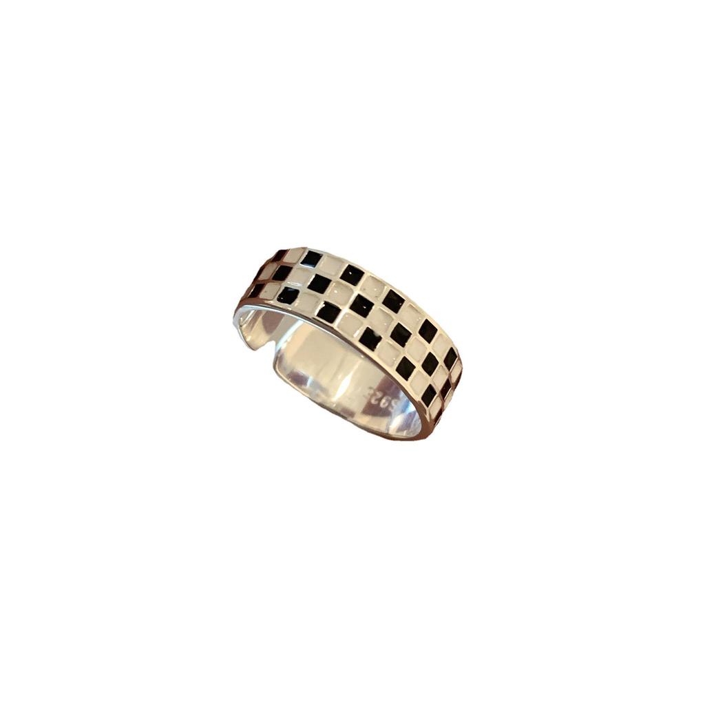 Korean Retro Plaid Adjustable Black & White Grid Ring - Trendy Women's Fashion Accessory