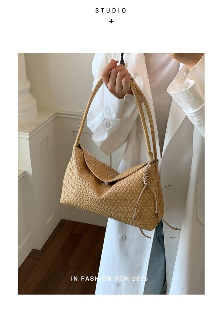 2026 High-End Versatile Woven Underarm Bag: Large Capacity Casual Handbag