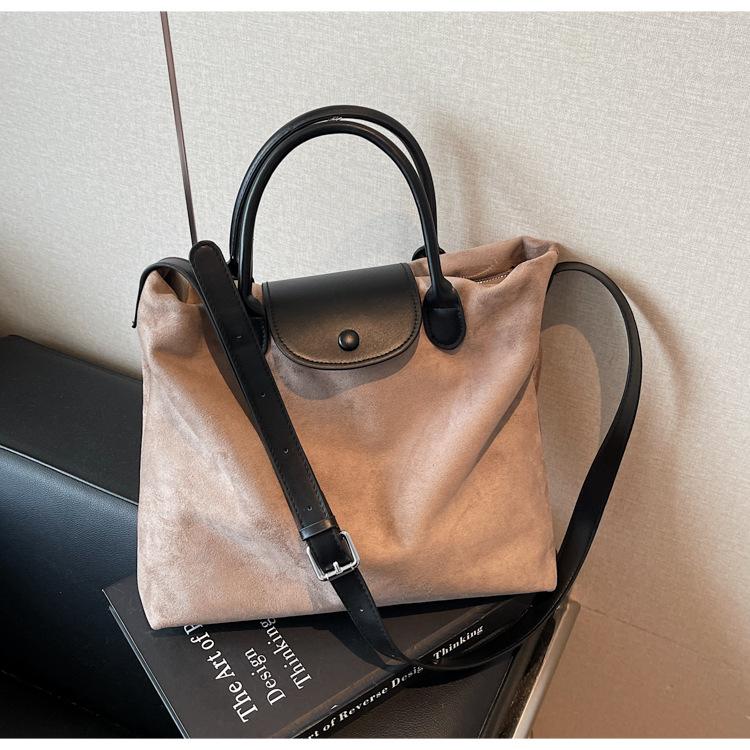 

Large capacity suede handbag bag women 2025 new retro tote bag messenger commuter bag tide