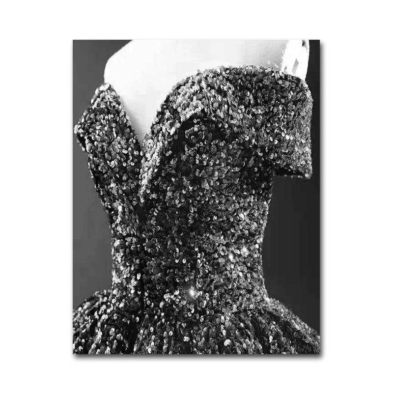 Contemporary Glam Wall Art Fashionable High Heels  Glittering Eyes Woman Canvas Print for Living Room  Bedroom Decor