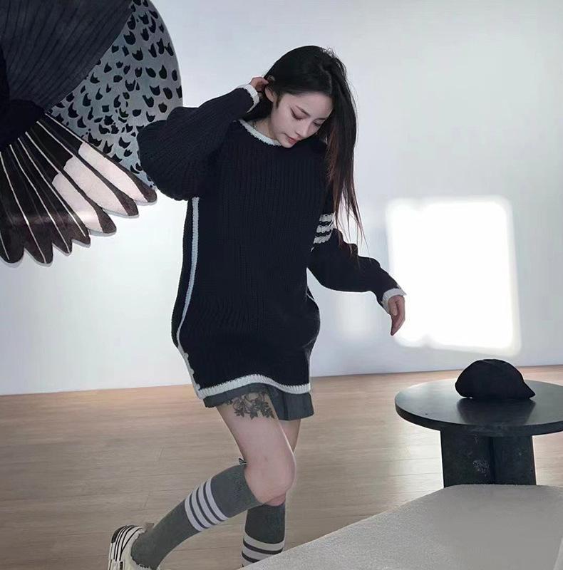 Unisex Chunky Knit Pullover: Four-Bar White-Edged Round Neck Sweater for Autumn & Winter