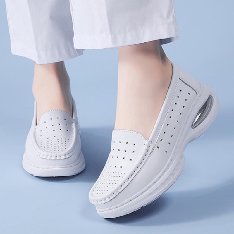 Krankenschuhe mit weichen Sohlen, atmungsaktiv und bequem, kein Fußgeruch, hohle rutschfeste flache Sohlen, große Luftpolster, medizinische weiße Schuhe