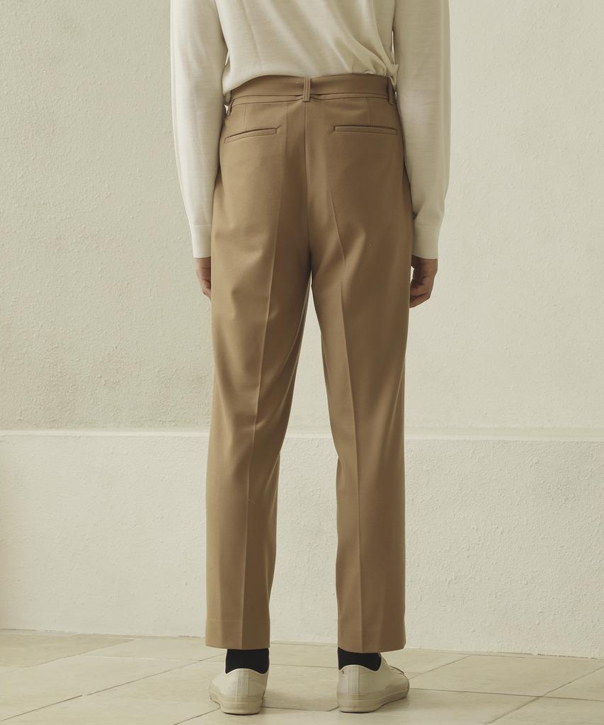 FILLCHIC Belted Double-Pleated Pants (Beige)