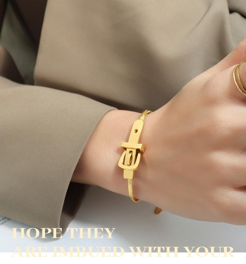 18K Goldbeschichtetes Titanstahl Schmuckset: Klingenkettenhalskette & Schlüsselbeinarmband für Damen