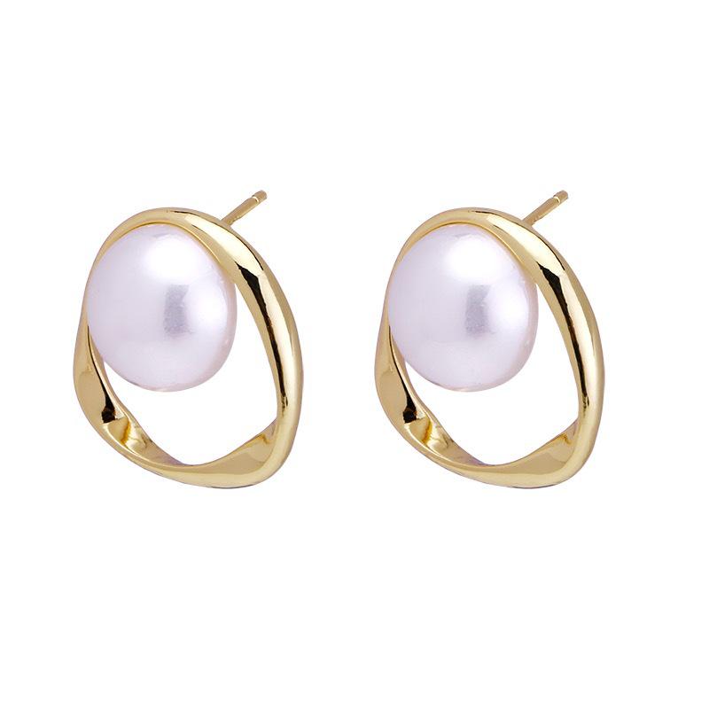 Elegant Retro Large Pearl Stud Earrings - Hong Kong Style Luxury