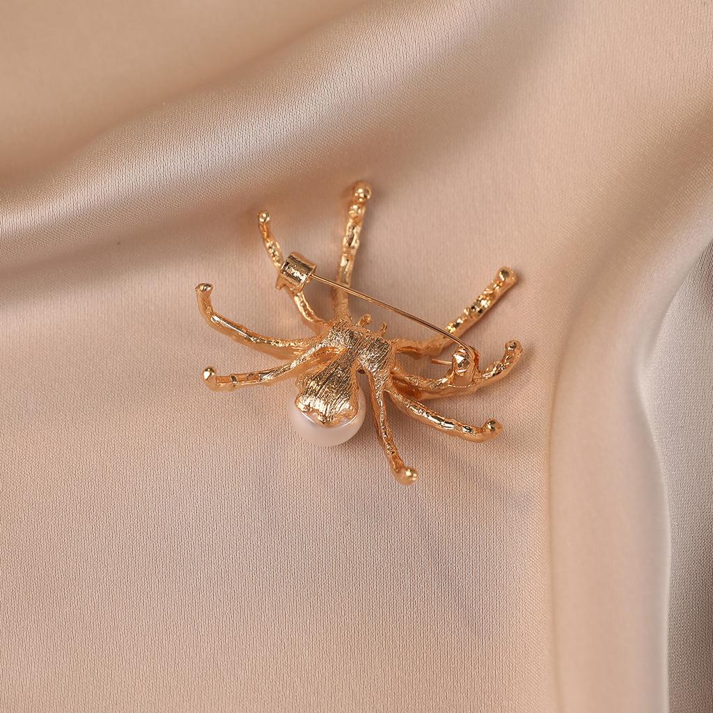 Personalized Alloy Spider Brooch Creative Pin Light Luxury Clothes Corsage Pin
