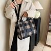 Große Kapazität Plaid Tote Bag Damen Mode Design Sinn Winter Neue Canvas Handtasche Einfacher Stil Pendler Umhängetasche